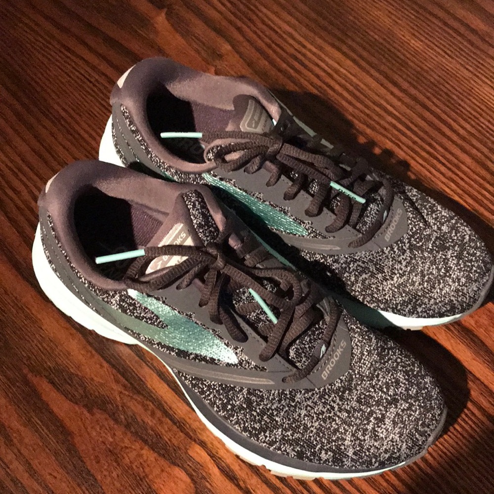 Brooks Launch 4 sneakers, EUC Size 8.5